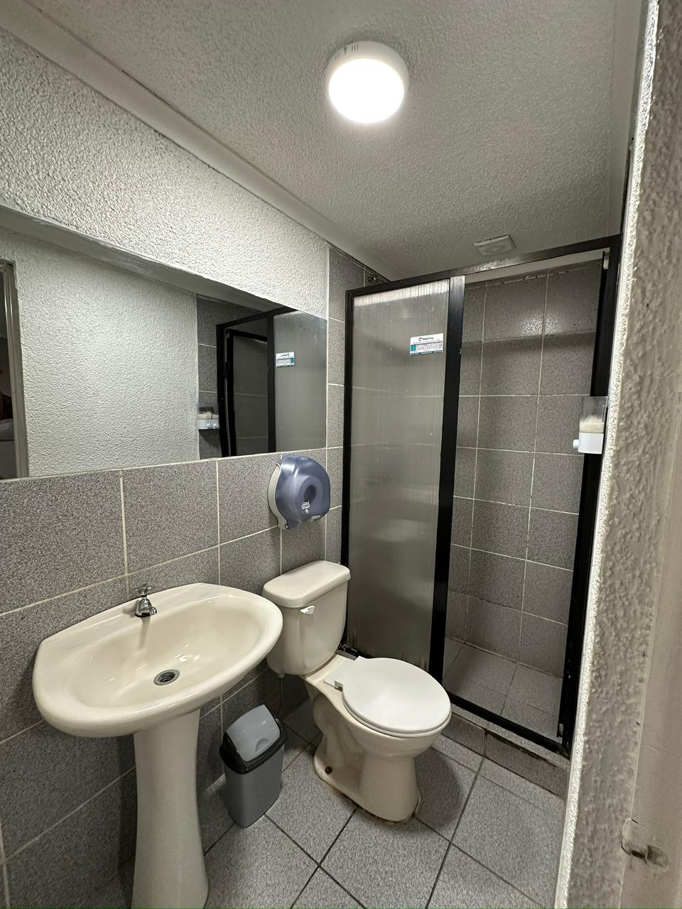 Baño de la habitación (Vista 3)