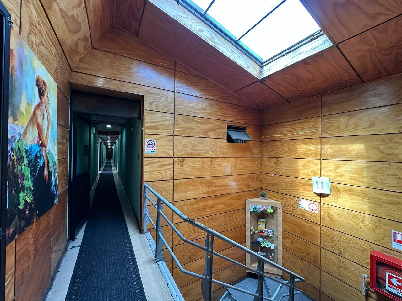 Pasillo interior del hotel (Vista 1)