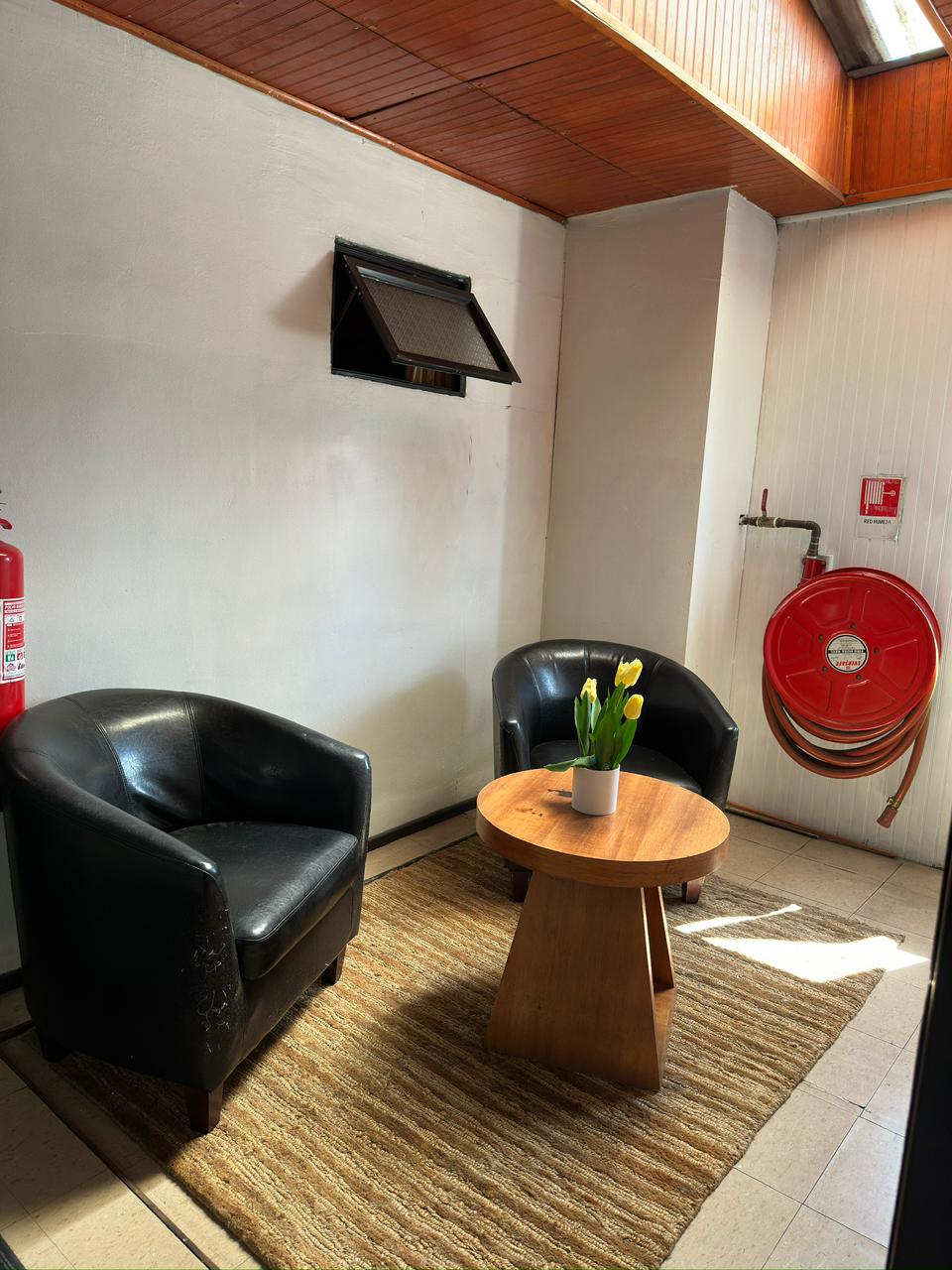 Sala de espera y recepción (Vista 5)