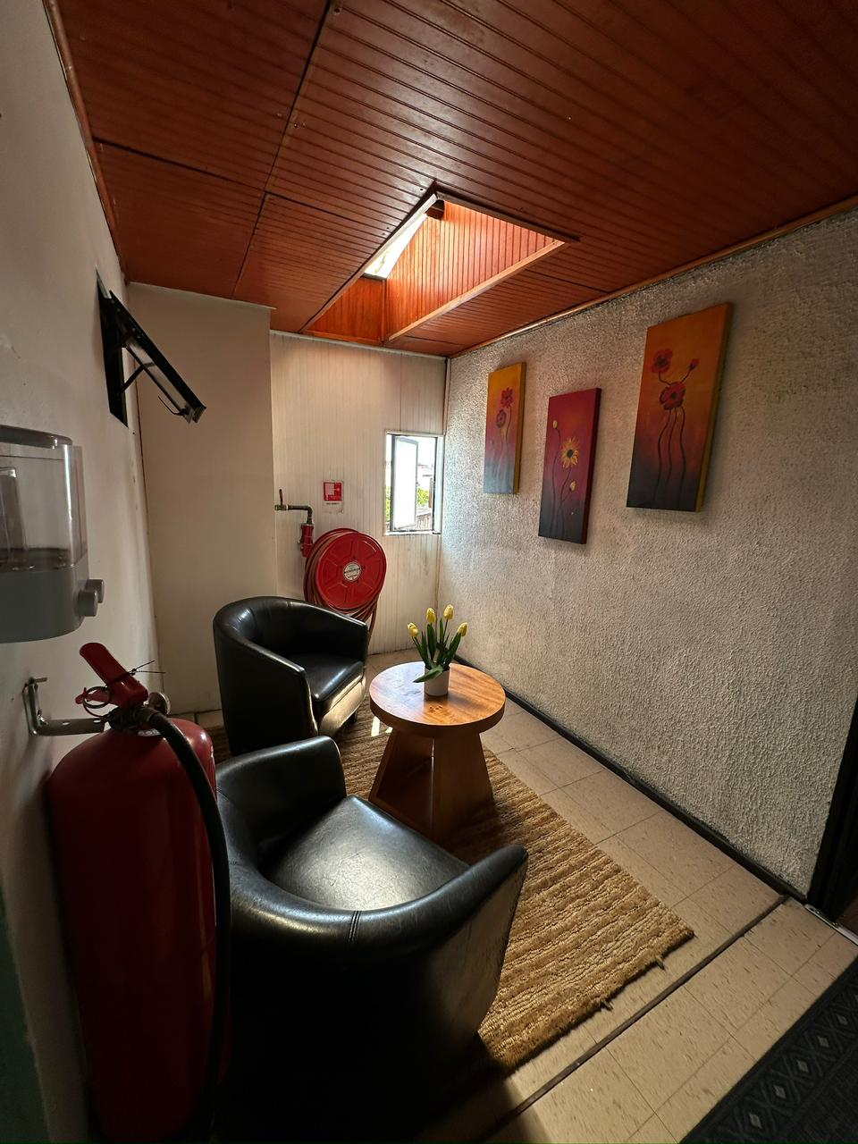 Sala de espera y recepción (Vista 6)